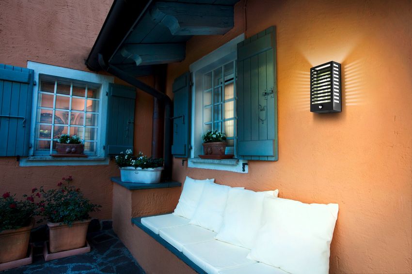 Brisbane Stoere Buitenlamp + Sensor Zwart met Glas - De Smid Verlichting