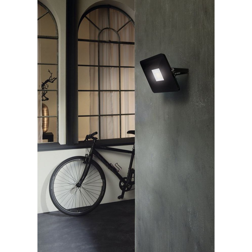 Faedo 3 LED straler 53W 5800 Lumen Zwart Op=Op - De Smid Verlichting