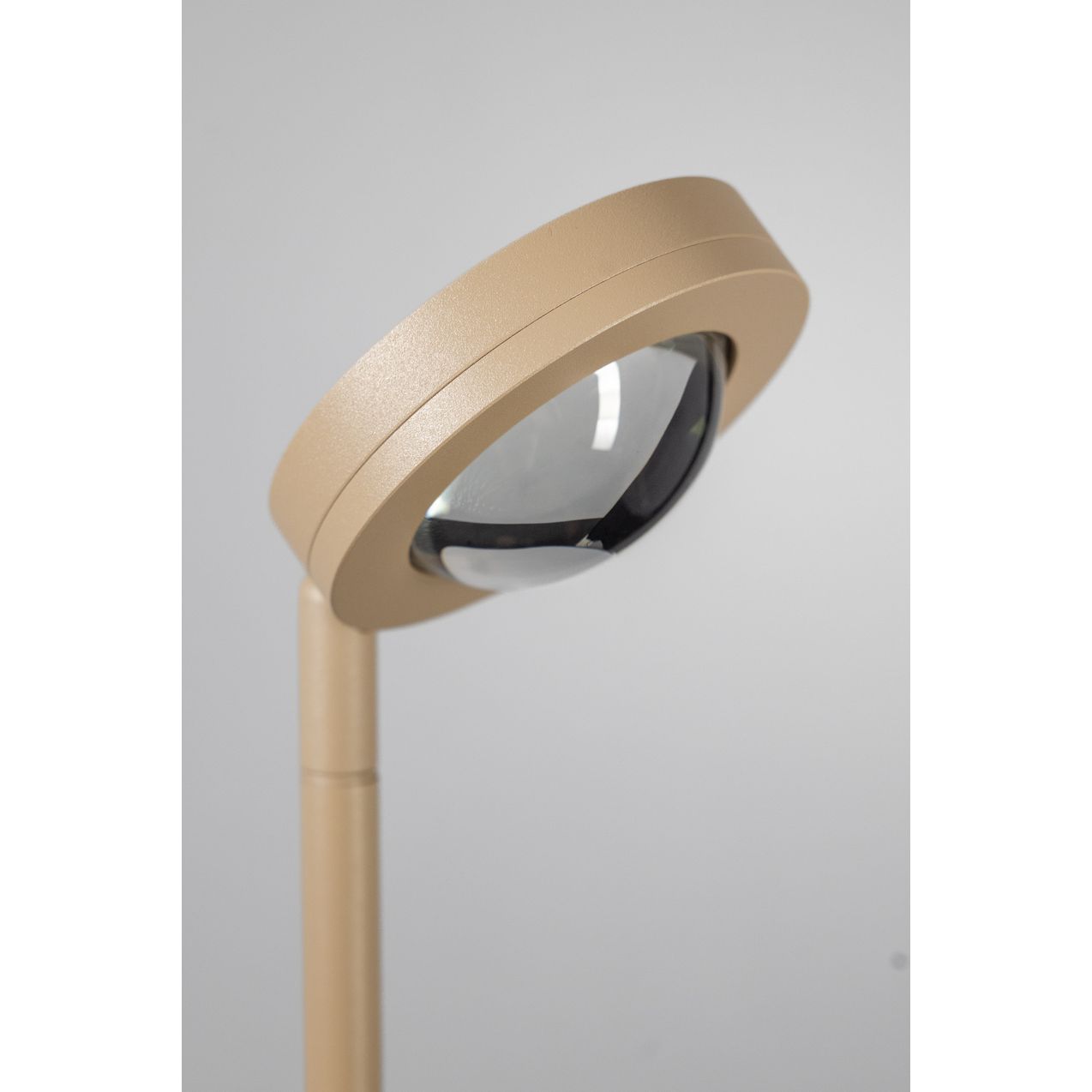 ETH Jake Round Vloerlamp Led met lens 3 step dimming Sand - De Smid Verlichting