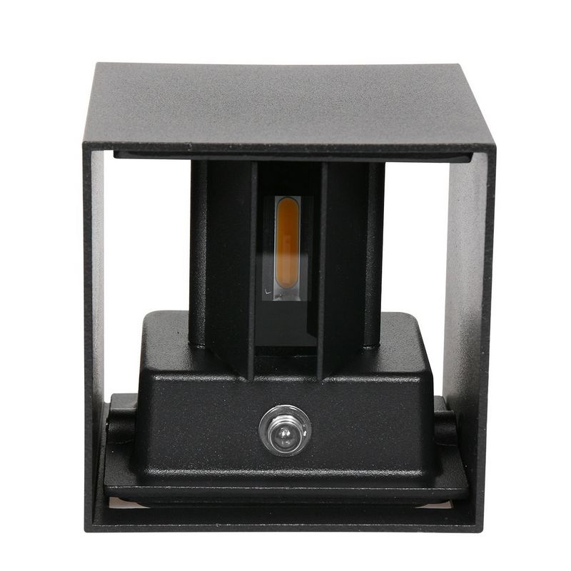 Logan Outdoor Wandlamp met dag & nacht sensor Zwart