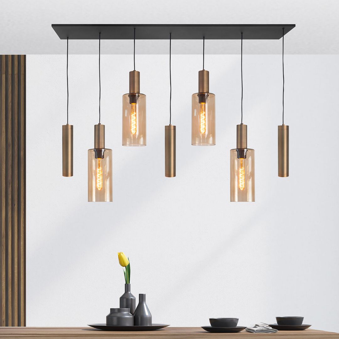 Hanglamp boven de eettafel 